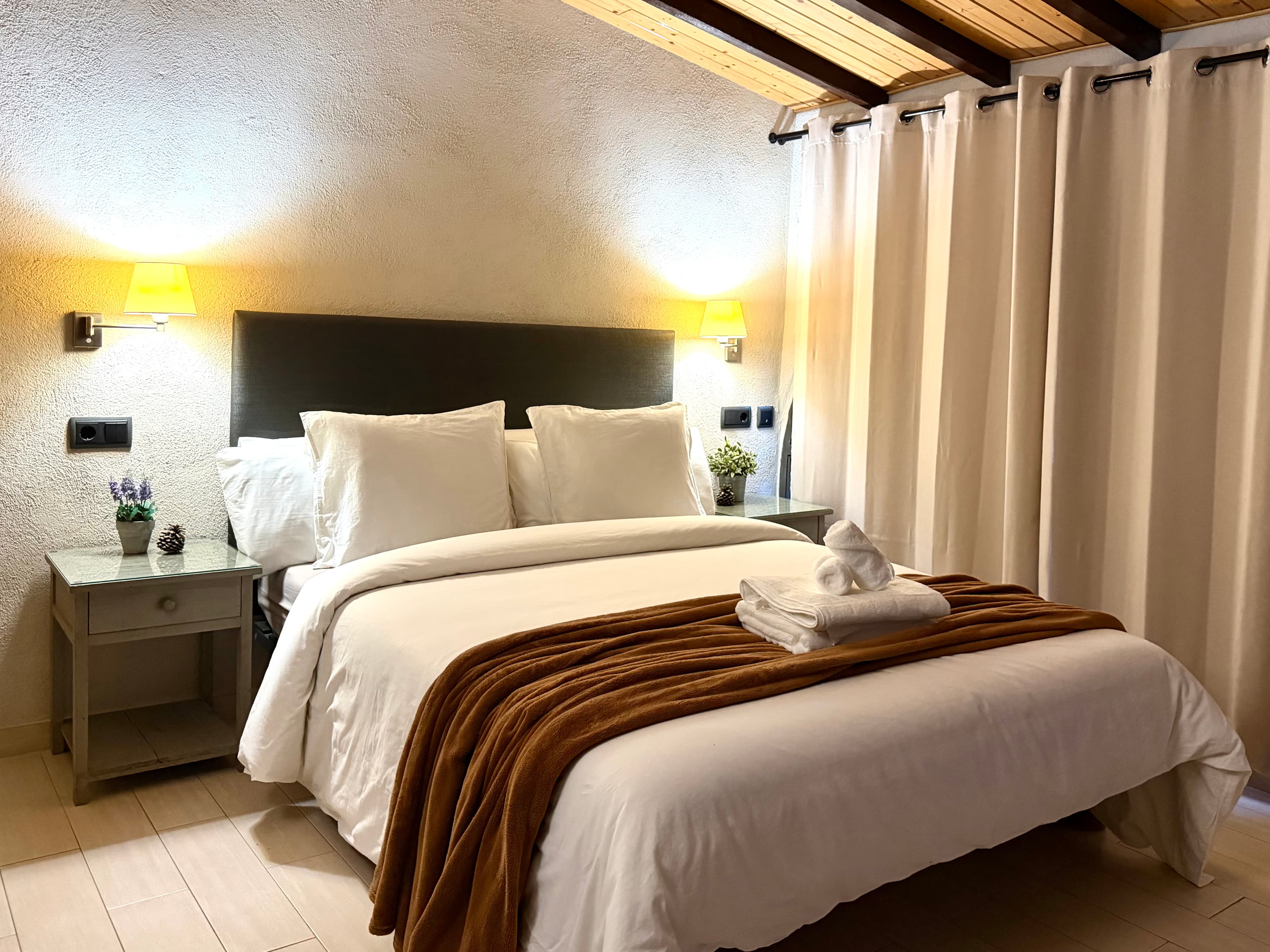 /images/rooms/ROOM6_1.jpg